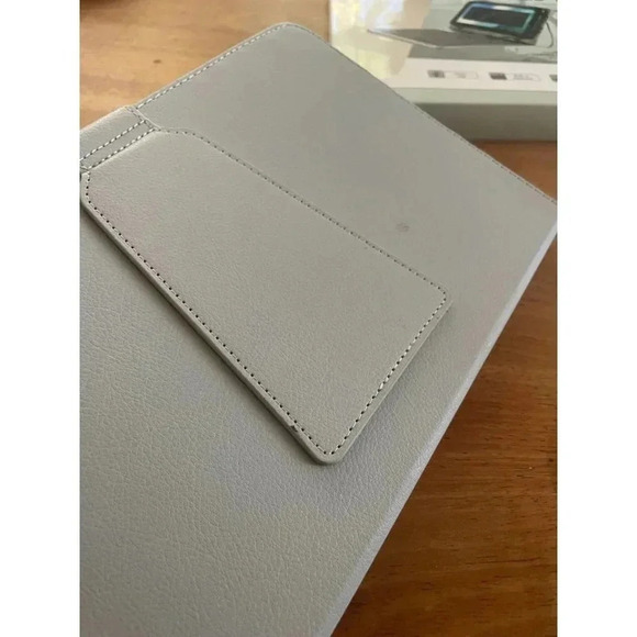 Polaroid 9-10" Universal Keyboard Folio for Tablets - Picture 9 of 9